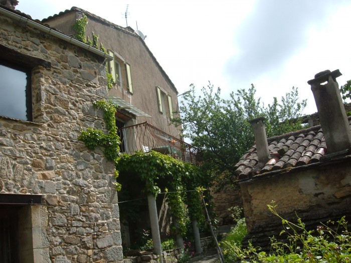 La maison à Brès dominant la vallée